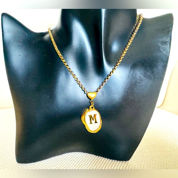 ✨BEAUTIFUL GOLD INITIAL NECKLACE 3D STYLE✨ - Picture 1 of 4